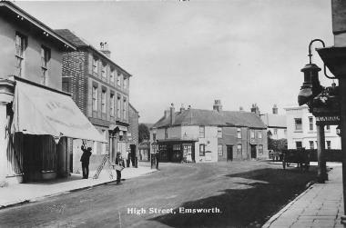 High Street West street branching left & North Street to rhe right