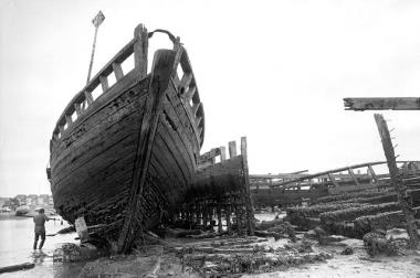 The hull of an oyster dredger at Emsworth in 1975.